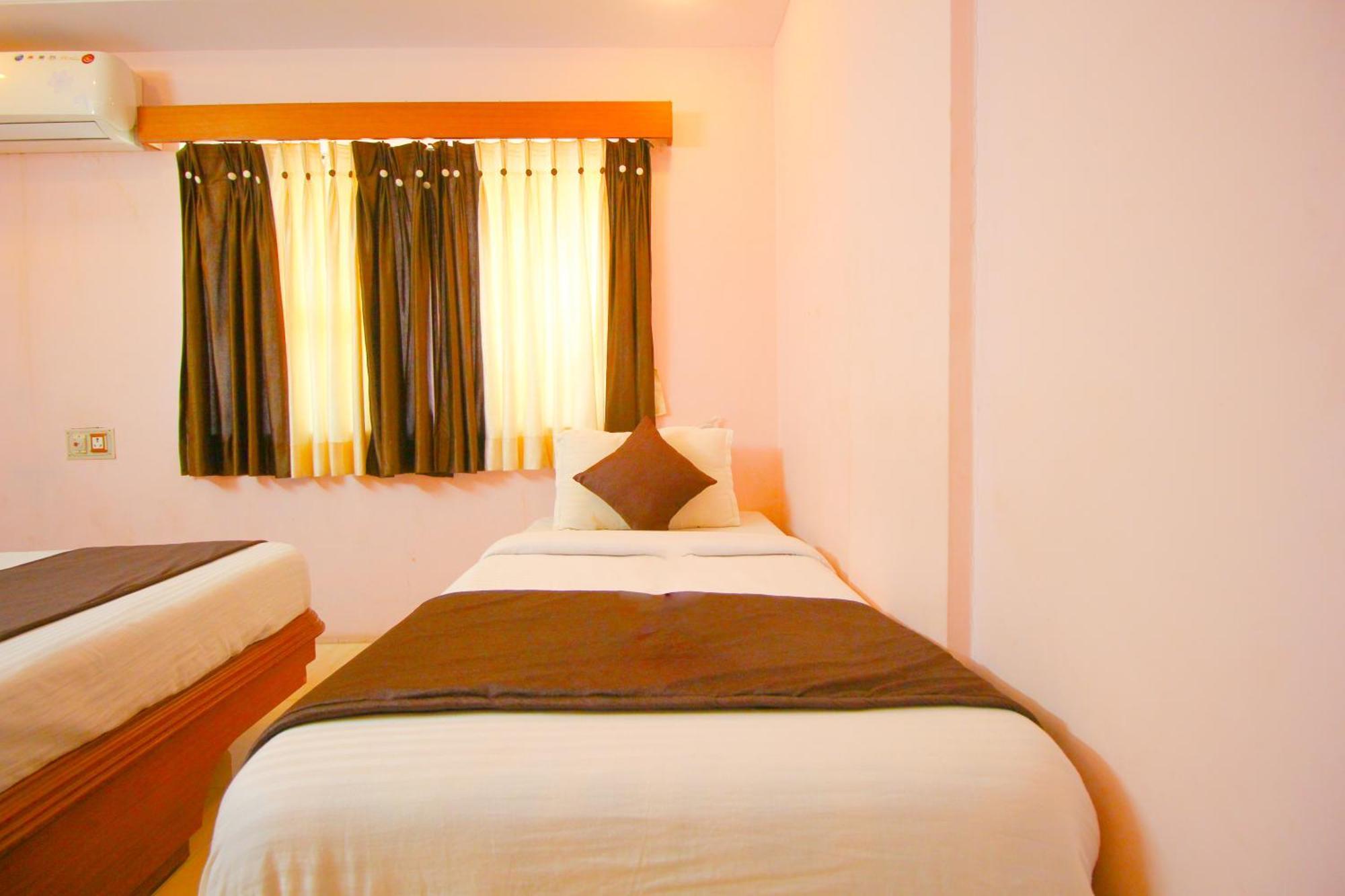 Hotel Upasana 拉杰果德 外观 照片