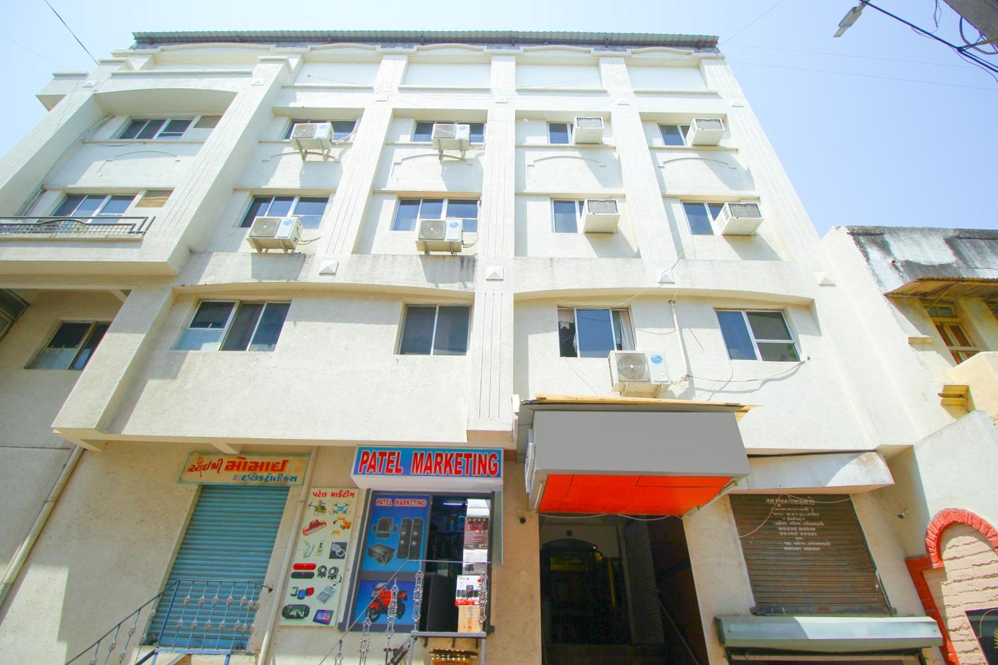 Hotel Upasana 拉杰果德 外观 照片
