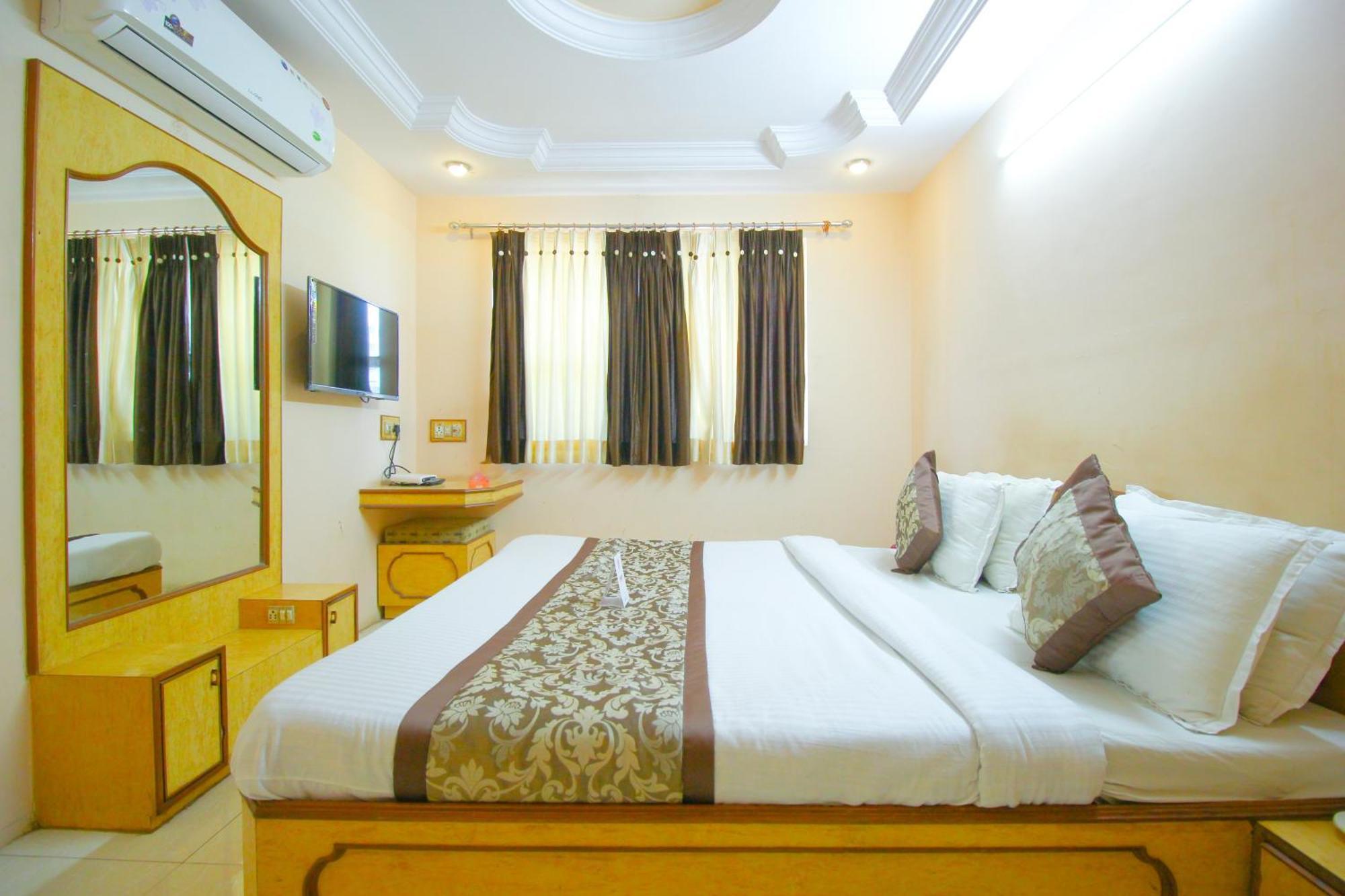 Hotel Upasana 拉杰果德 外观 照片