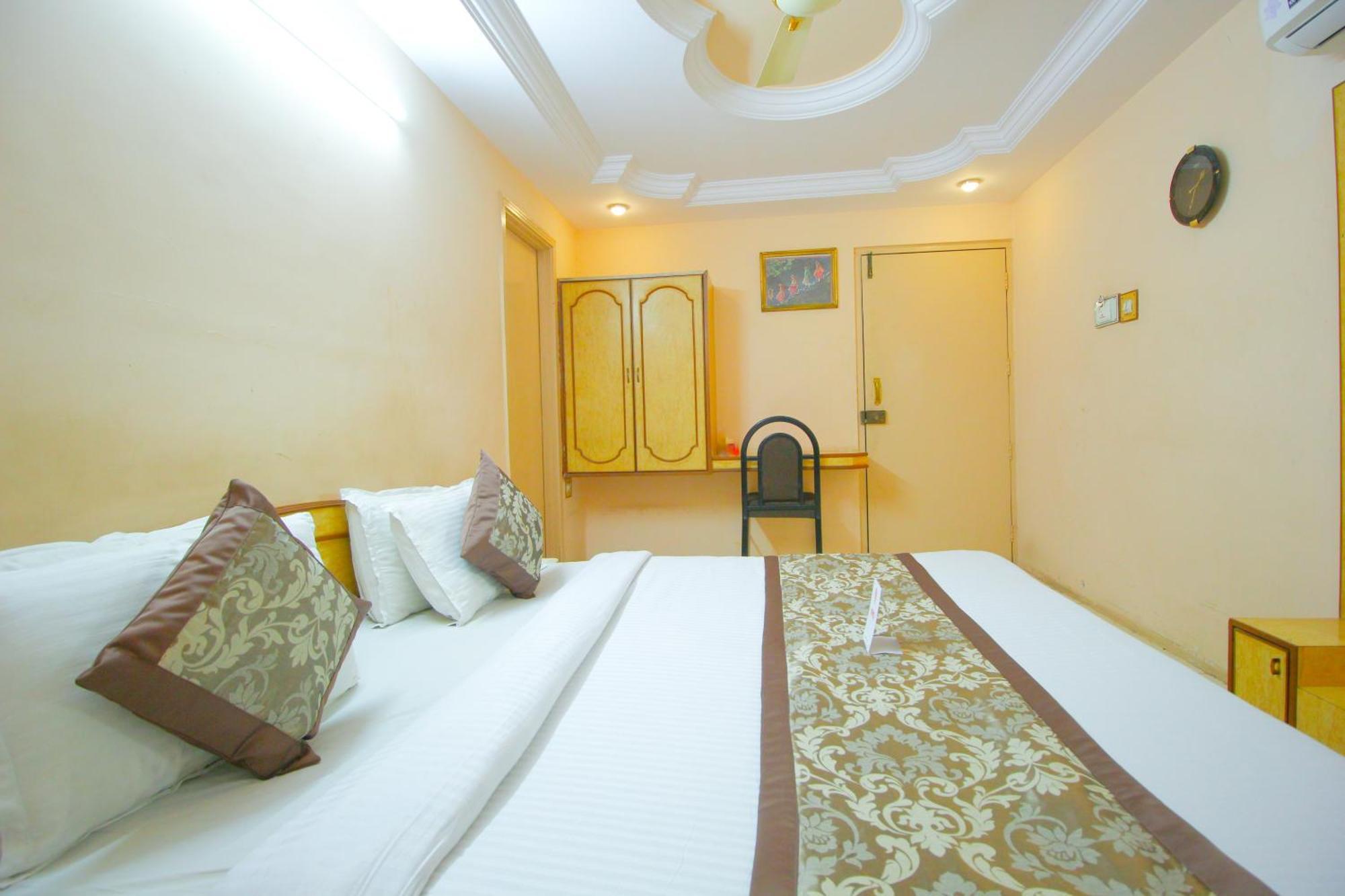 Hotel Upasana 拉杰果德 外观 照片