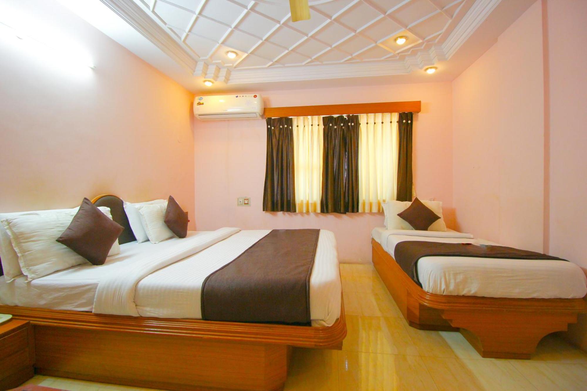 Hotel Upasana 拉杰果德 外观 照片