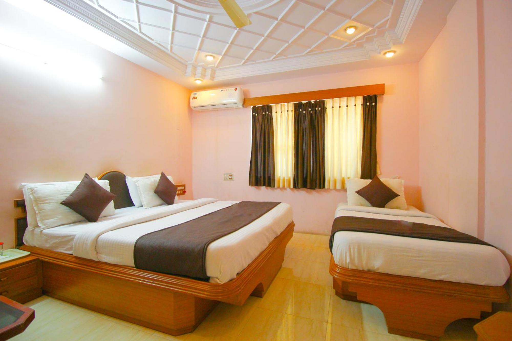 Hotel Upasana 拉杰果德 外观 照片