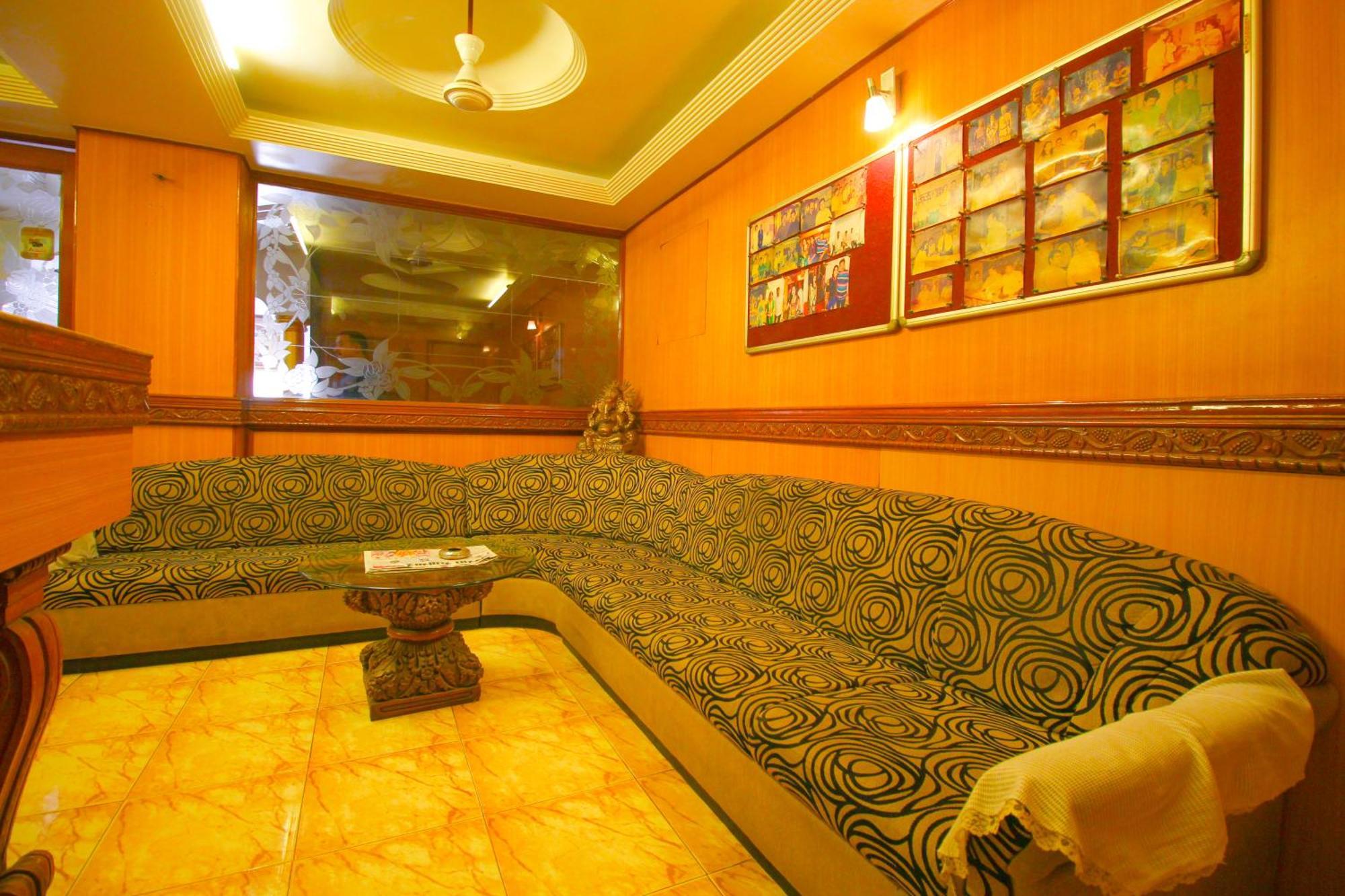 Hotel Upasana 拉杰果德 外观 照片